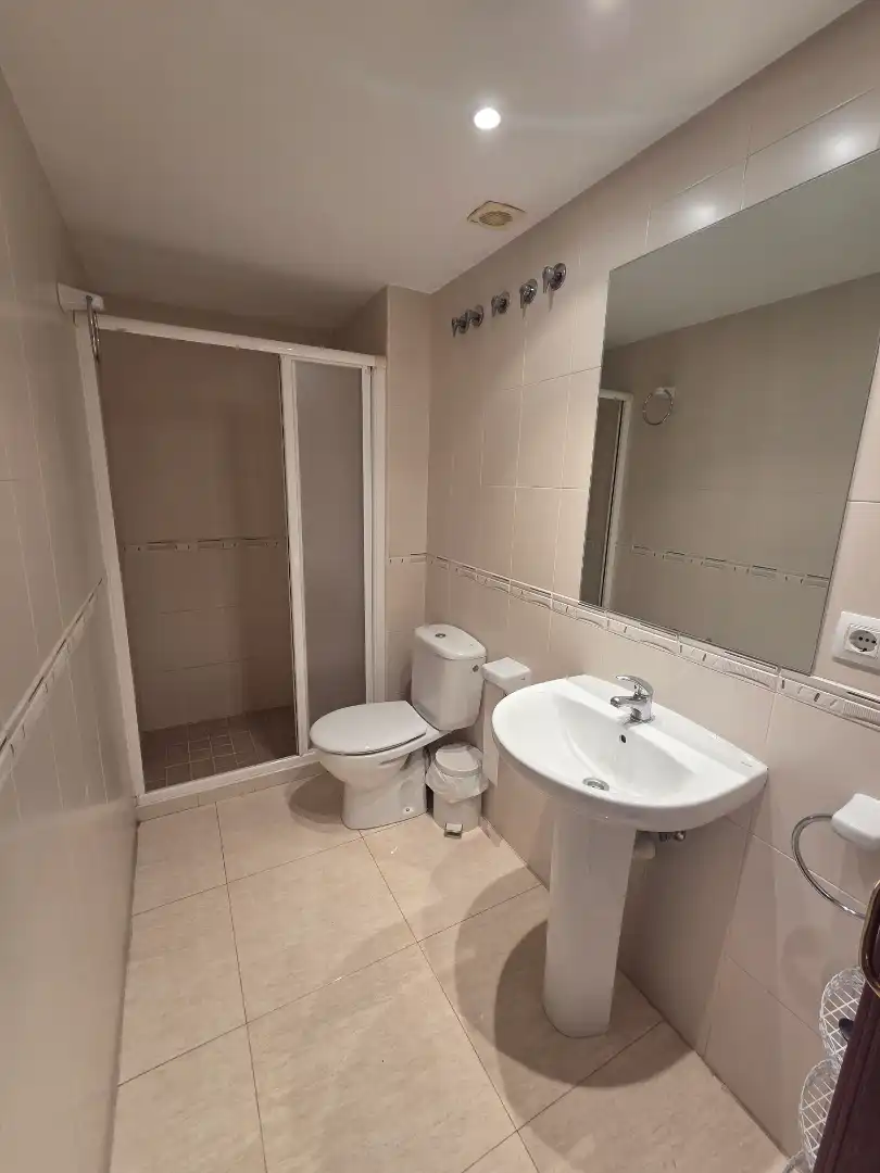 Baño de Ático de alquiler en Blanes con Terraza, Amueblado y Lavadora
