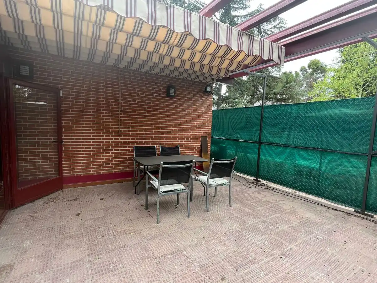 Terrasse von Wohnungen zur Miete in Villaviciosa de Odón mit Terrasse und Möbliert
