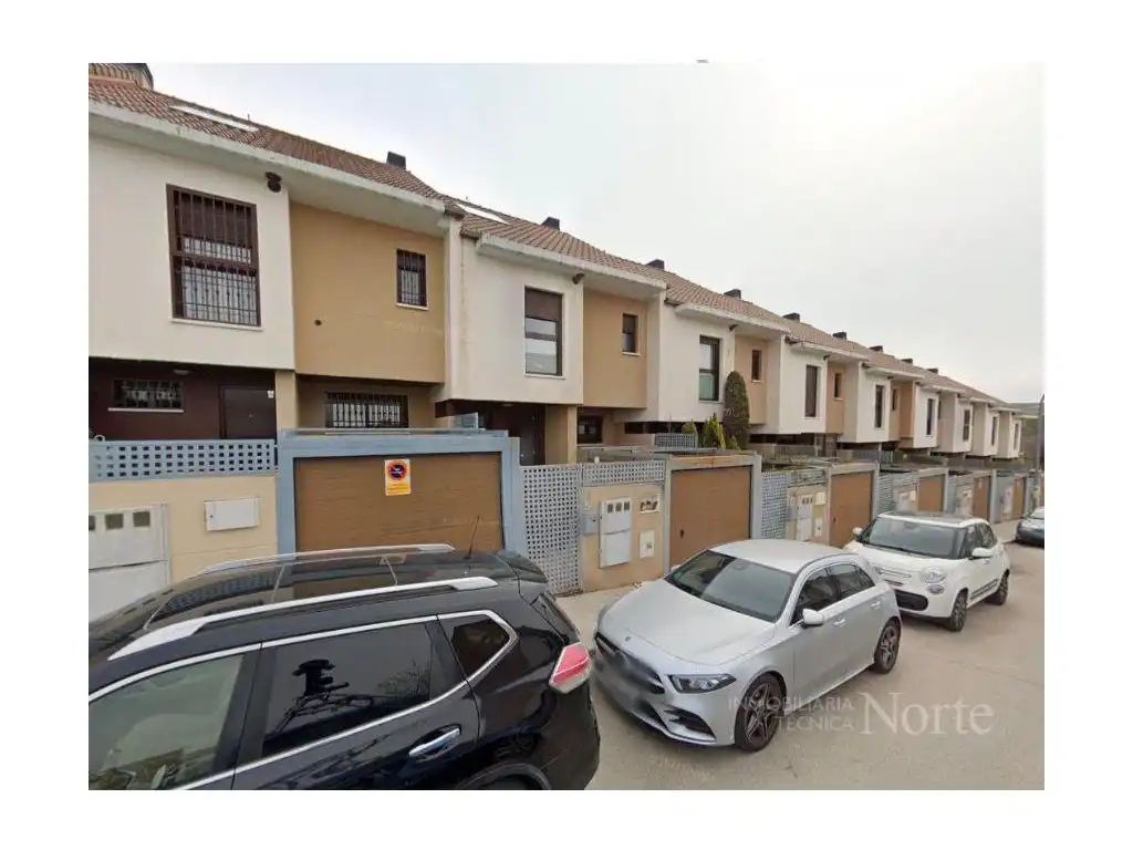 Houses for rent in Calle Bajada Al Lavadero, Valdeolmos-Alalpardo