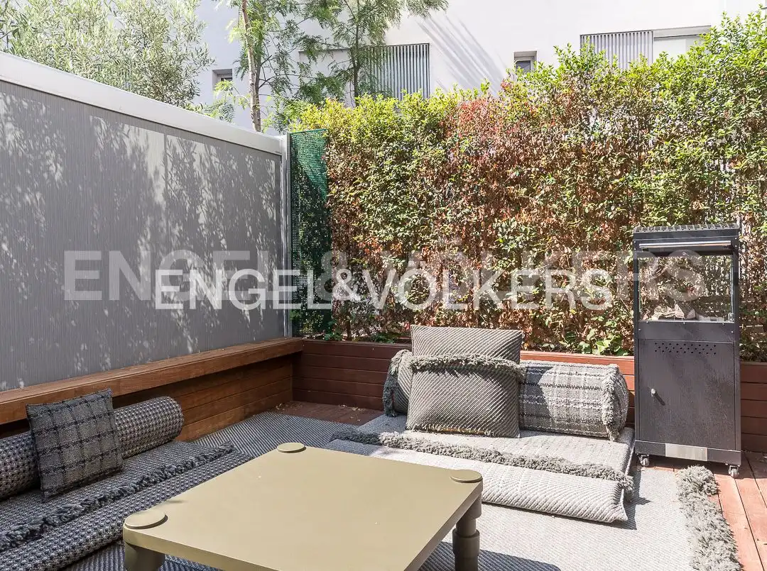 Terrassa de Casa o xalet en venda en Barcelona amb Aire condicionat, Calefacció i Jardí privat