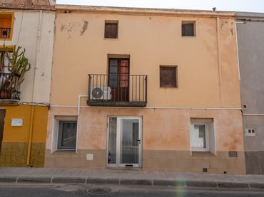 Casa con balcón en venta en Carrer Major 54