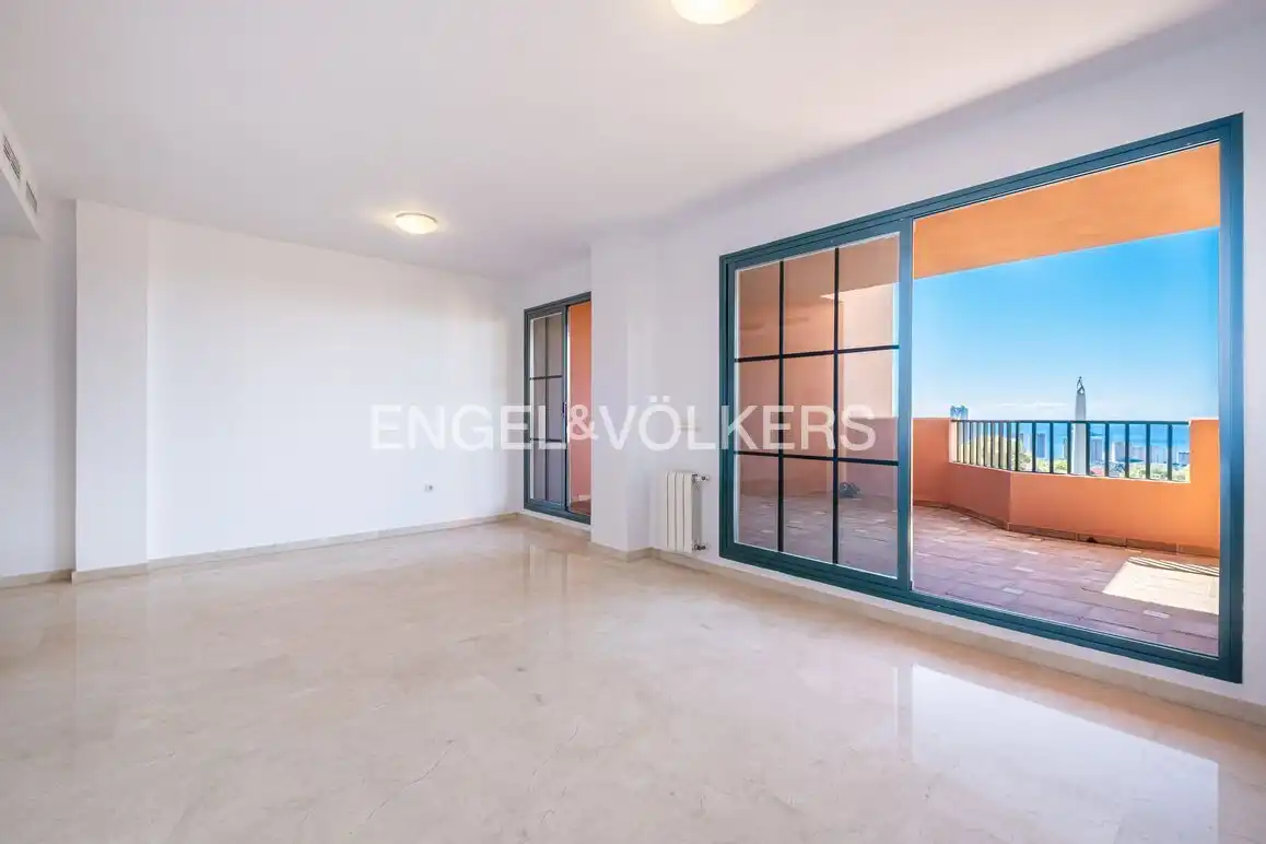 Apartment with pool for sale in Golf Bahía, imagen 4