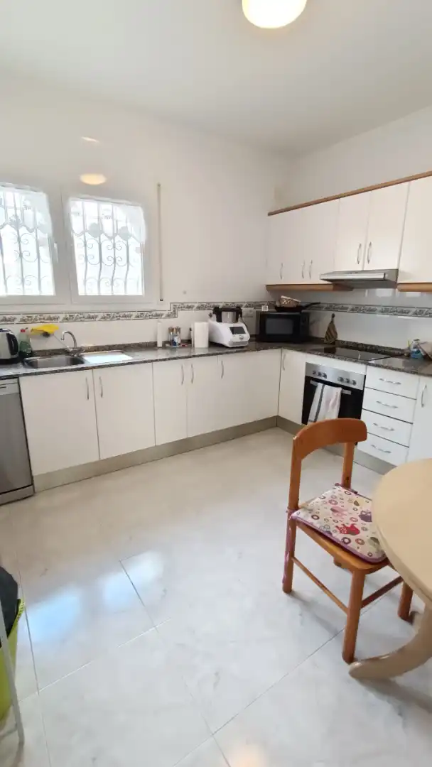 Cuina de Casa o xalet en venda en Mont-roig del Camp amb Aire condicionat, Calefacció i Jardí privat