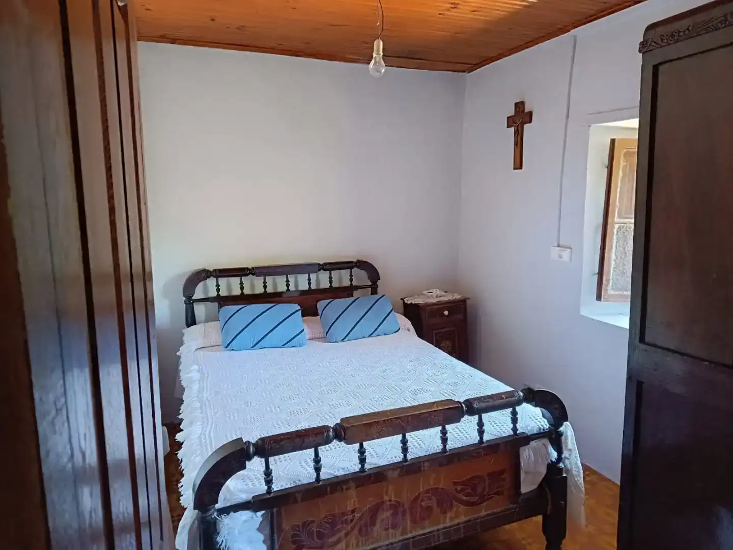 Schlafzimmer von Country house zur Miete in Posada de Valdeón mit Privatgarten, Möbliert und Waschmaschine