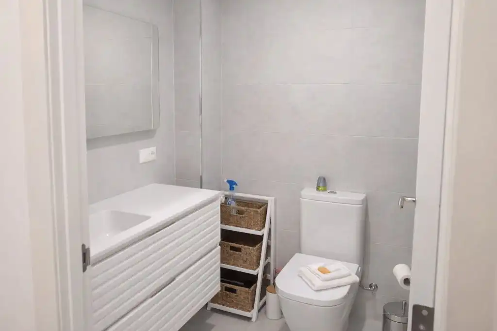 Bathroom of Apartments for sale in El Campello  with Air Conditioner, Balcony and Community pool