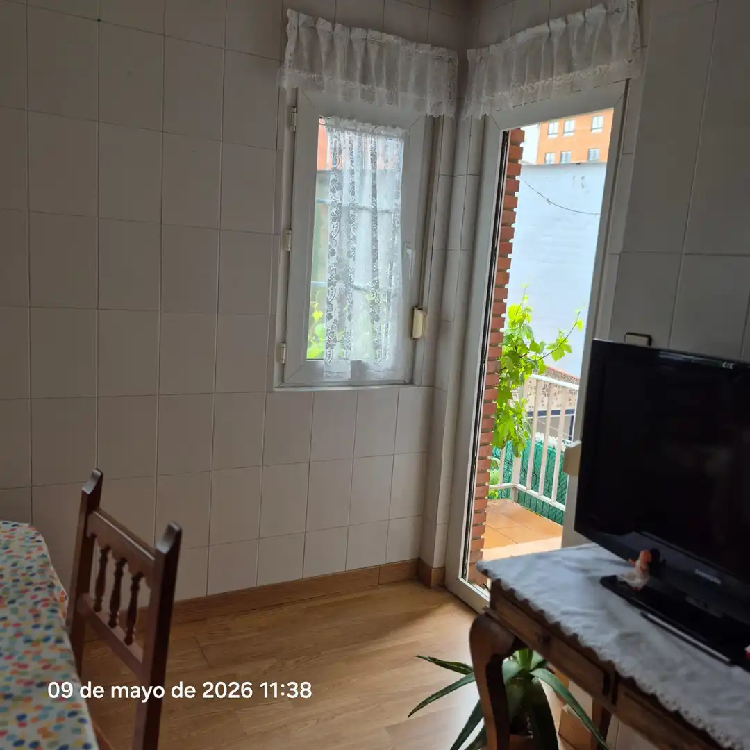 Dormitori de Casa o xalet en venda en San Andrés del Rabanedo amb Calefacció, Jardí privat i Parquet