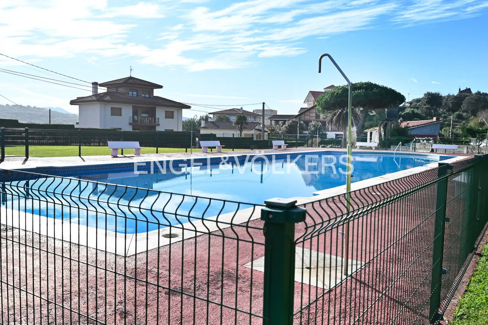 Piscina de Casa o xalet en venda en Bareyo amb Calefacció, Jardí privat i Terrassa