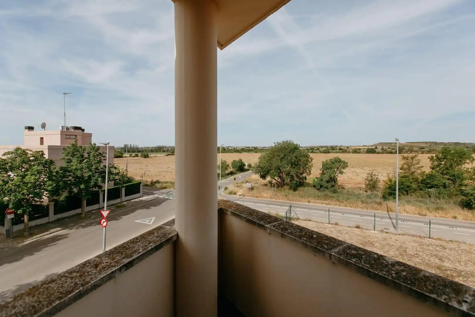 Habitación de Casa adosada en venta en Huesca con Aire acondicionado, Jardín privado y Terraza