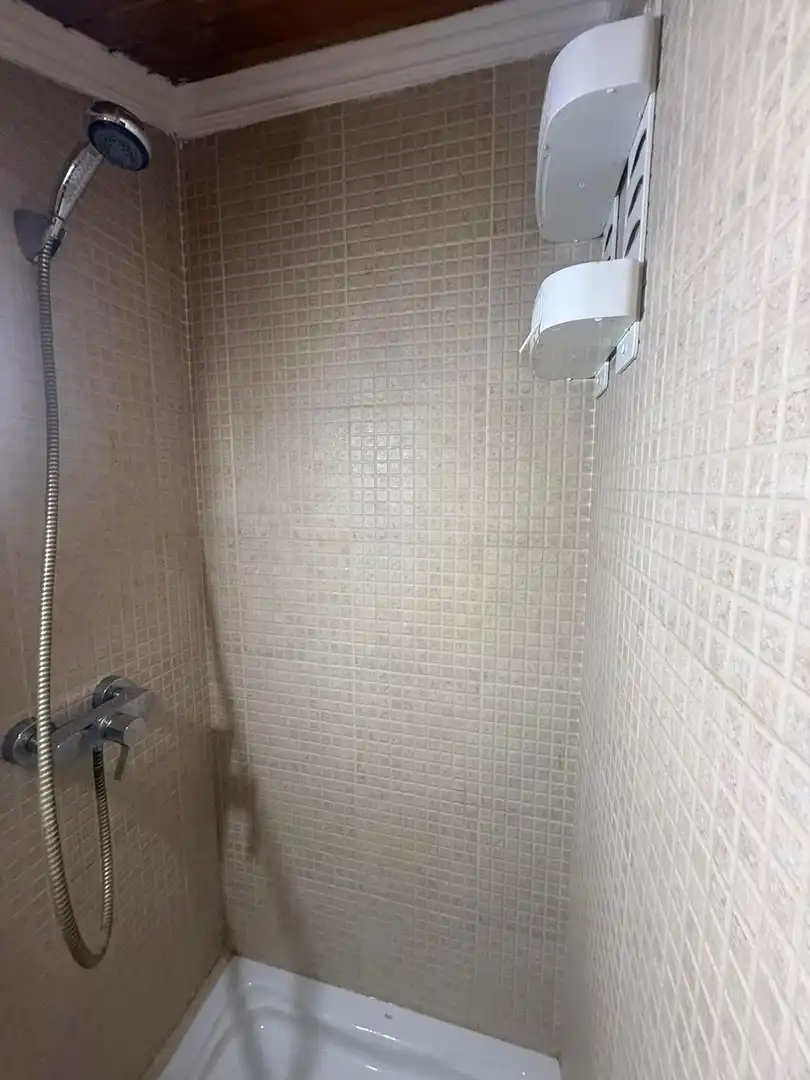 Baño de Piso para compartir en Alp con Calefacción y Amueblado