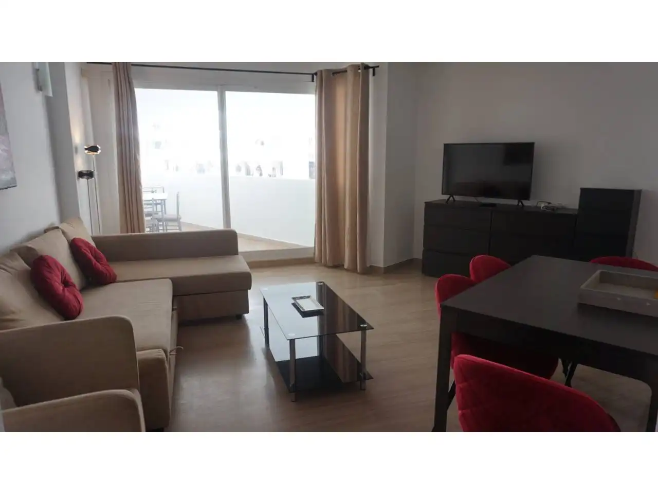 Apartamento con piscina en alquiler en Puerto Marina, imagen 9