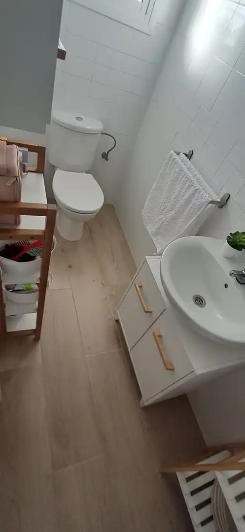 Badezimmer von Einfamilien-Reihenhaus zum Verkauf in Utrera mit Klimaanlage und Abstellraum