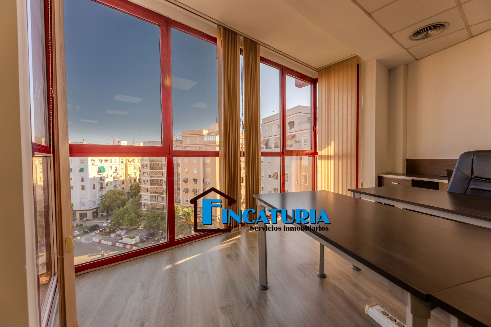 Office to rent in  Valencia Capital  with Air Conditioner, Heating and Furnished