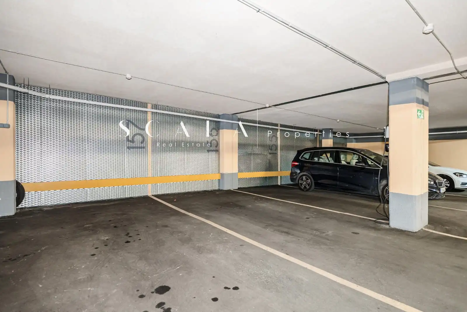Parkplatz von Wohnung zur Miete in Madrid mit Klimaanlage, Heizung und Privatgarten