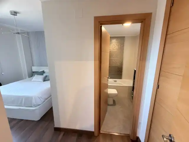 Baño de Piso en venta en Huelva con Aire acondicionado, Calefacción y Parquet