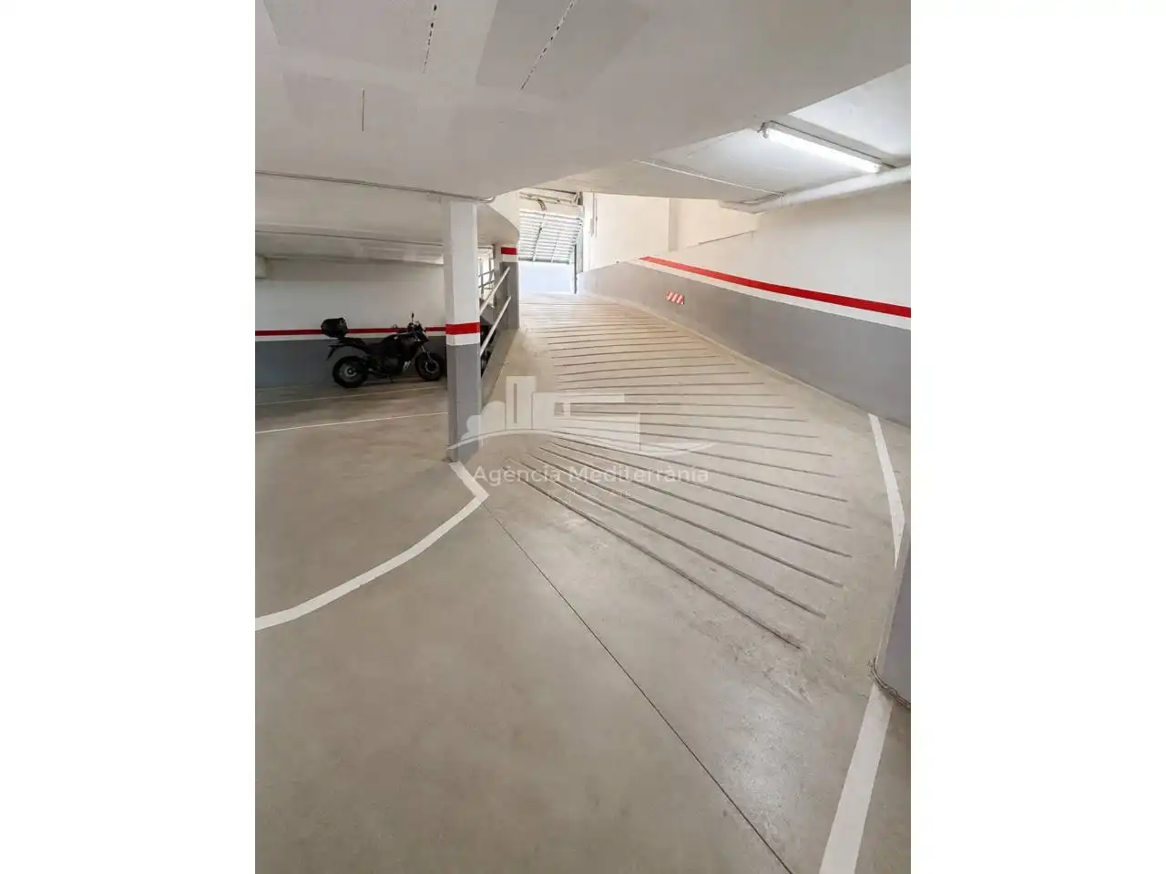 Parkplatz von Garage zum Verkauf in Palamós