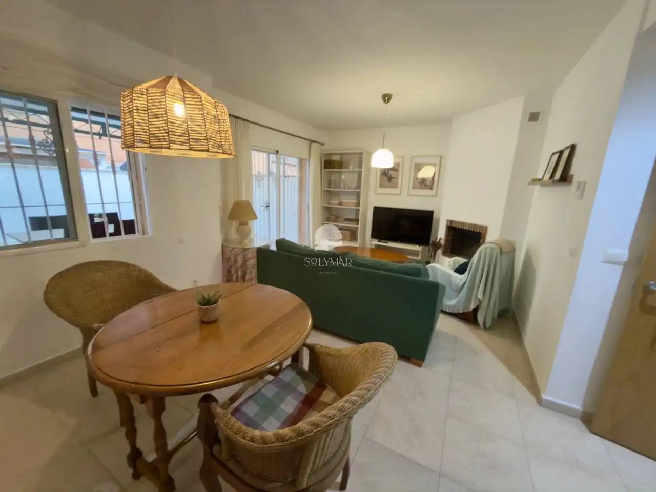 Wohnzimmer von Einfamilien-Reihenhaus zur Miete in Vélez-Málaga mit Klimaanlage, Terrasse und Möbliert