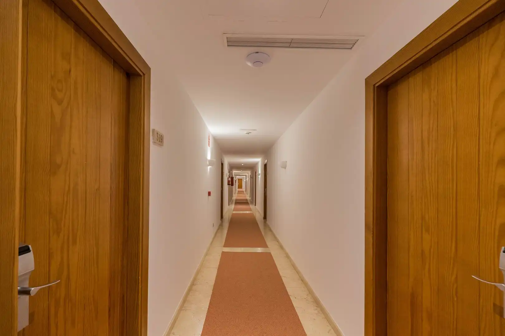 Flat for sale in Benahavís  with Air Conditioner, Heating and Private garden