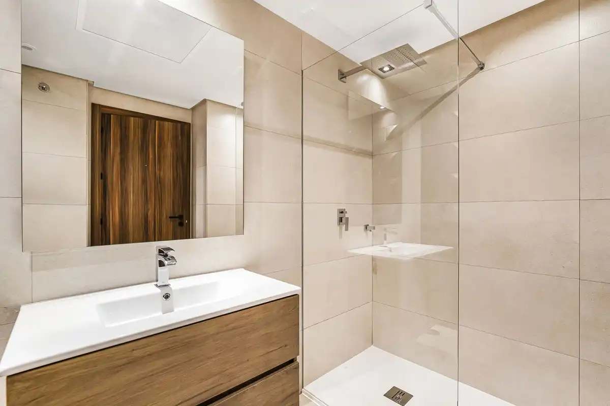 Baño de Dúplex de alquiler en Marbella con Aire acondicionado, Terraza y Se aceptan mascotas