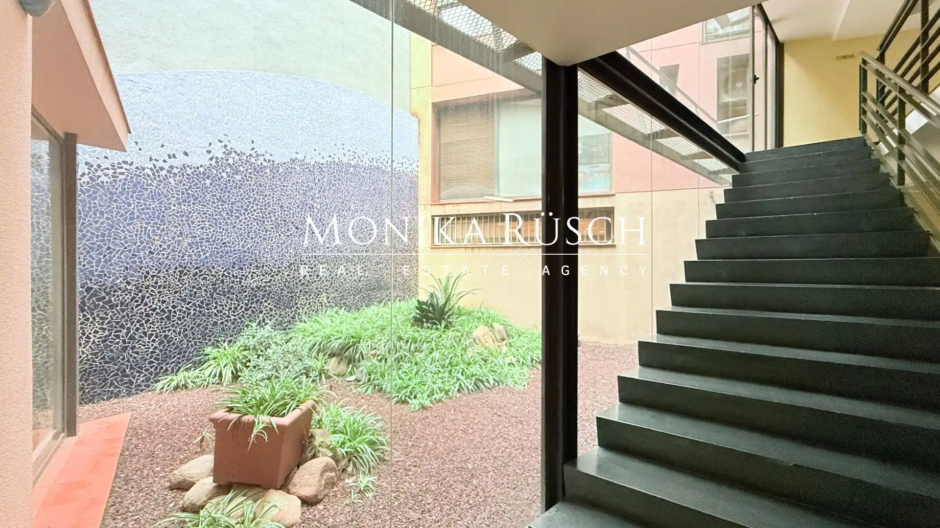 Exterior view of Office for sale in Cornellà de Llobregat  with Air Conditioner and Heating
