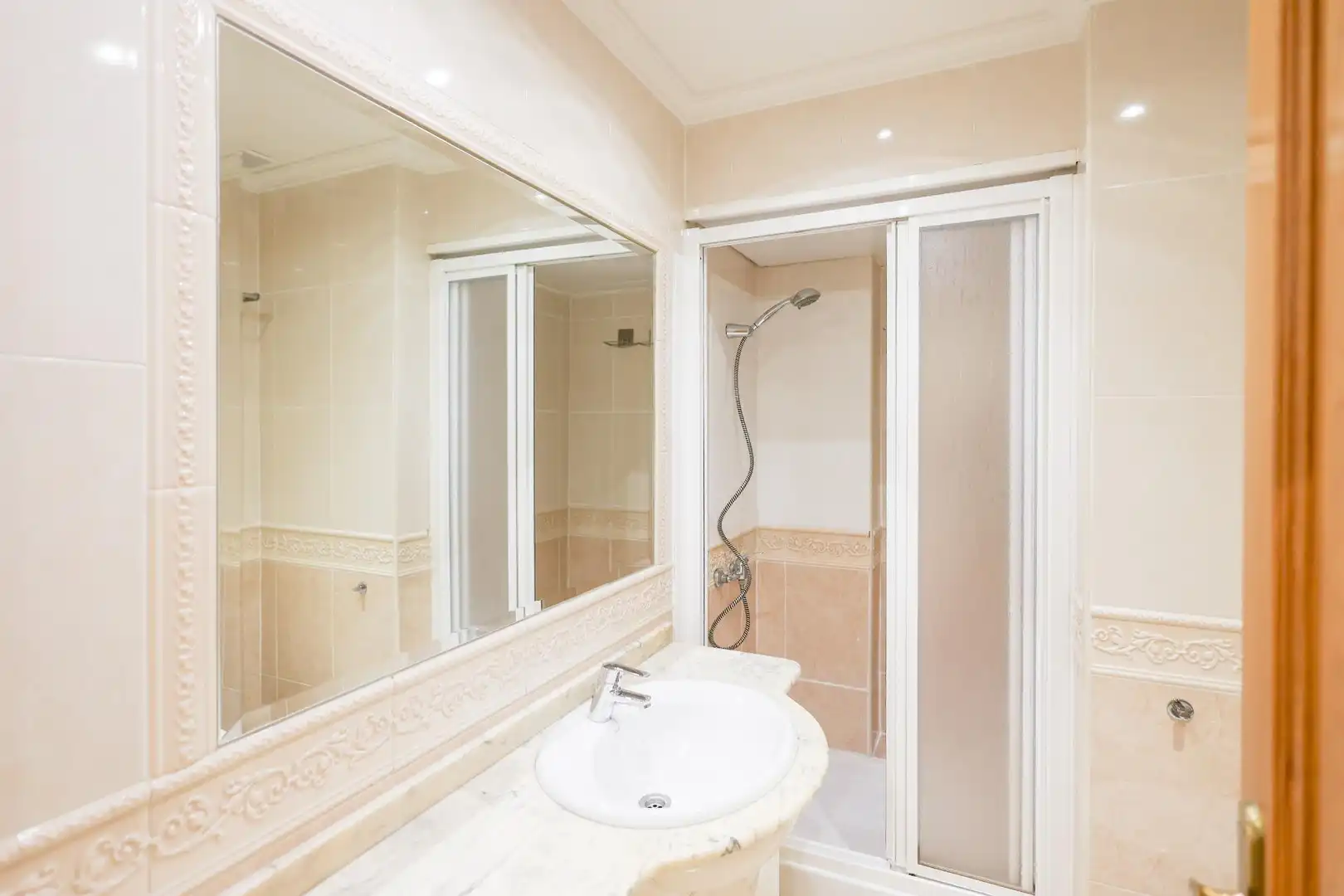 Bany de Apartament en venda en Madrid amb Aire condicionat, Calefacció i Parquet