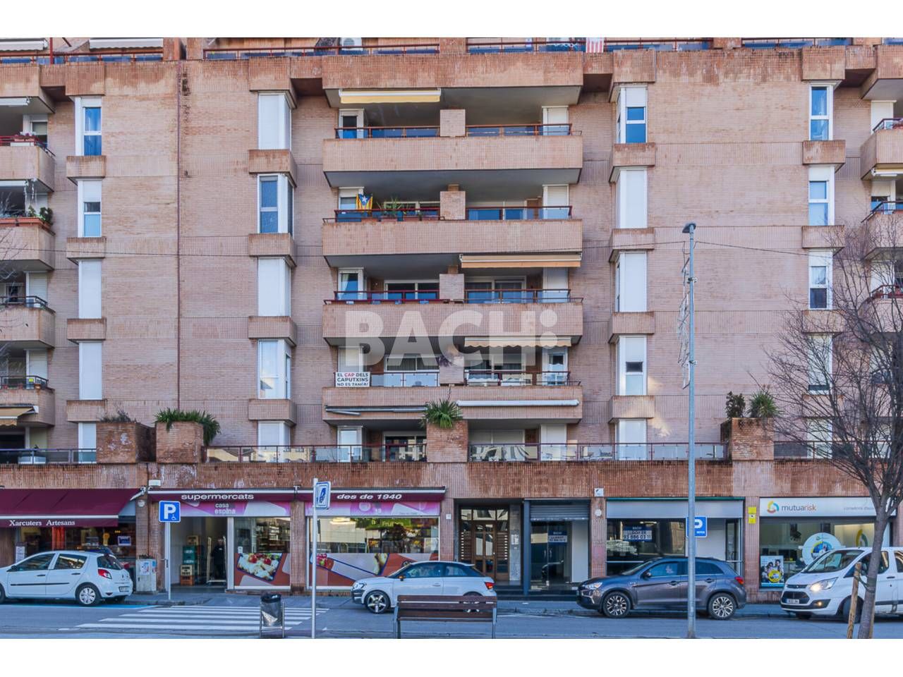 Vista exterior de Pis en venda en Vic amb Calefacció, Parquet i Terrassa