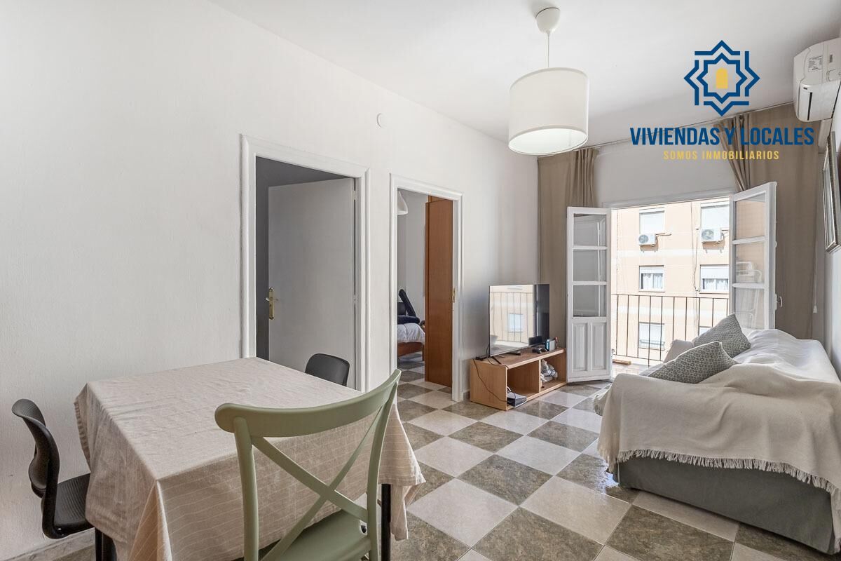 Dormitori de Pis en venda en  Granada Capital amb Aire condicionat, Terrassa i Balcó