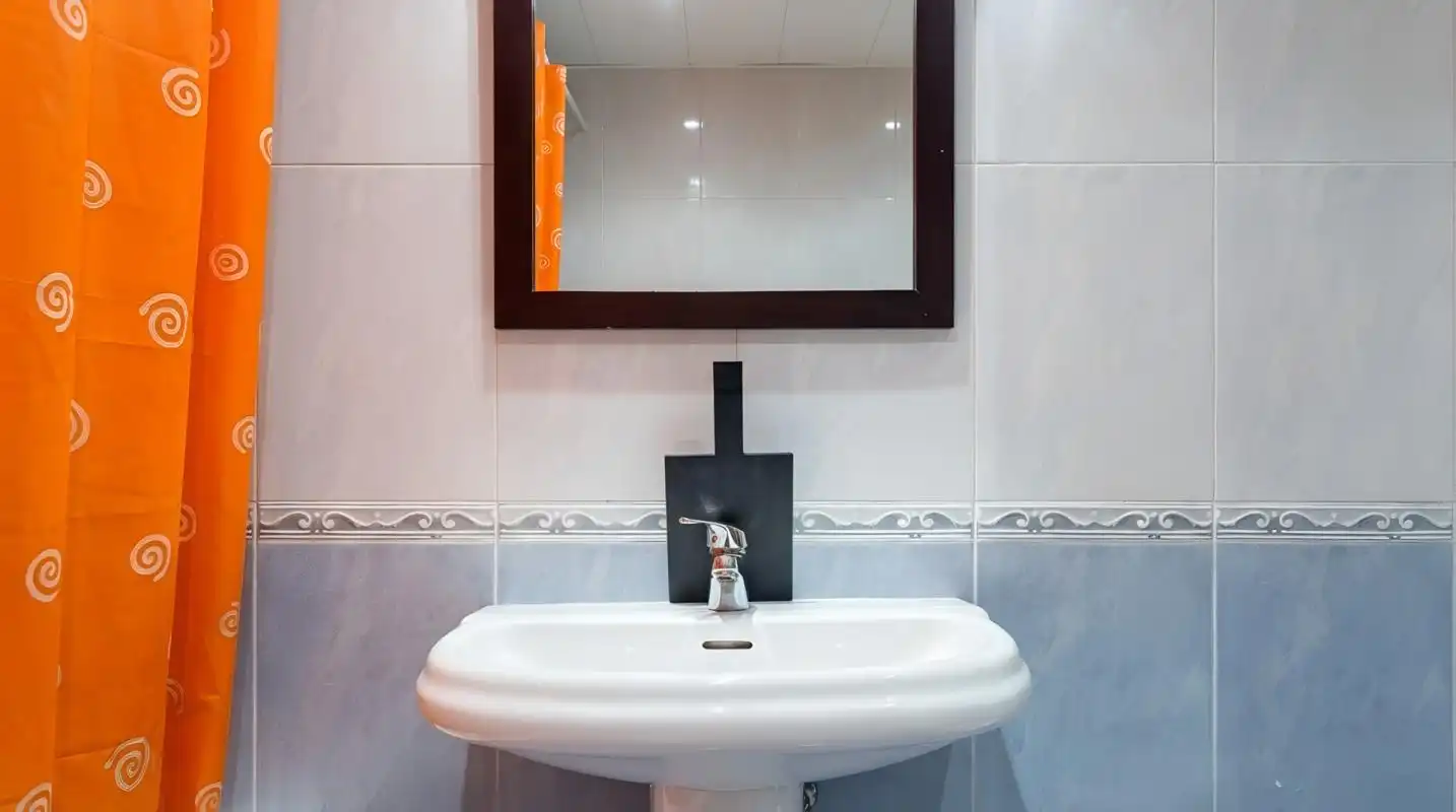 Bathroom of Flat for sale in Fuenlabrada  with Air Conditioner, Heating and Furnished