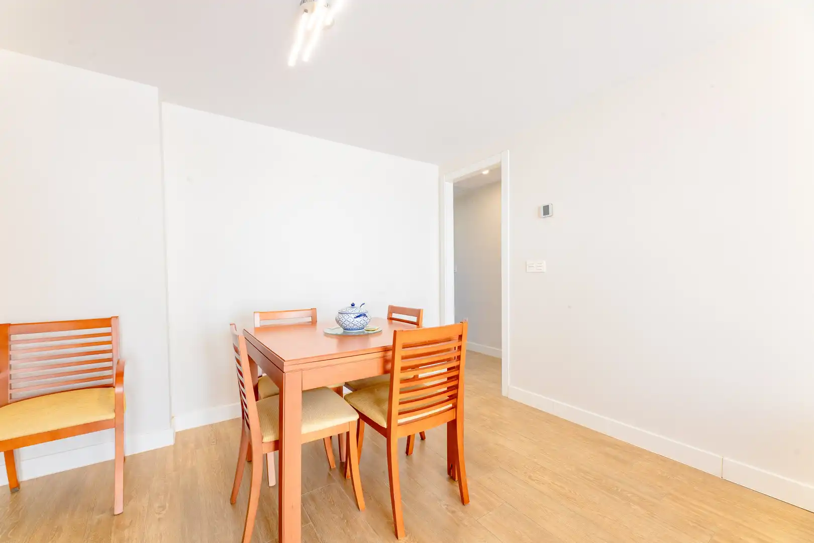 Comedor de Piso en venta en Valencia con Trastero, Piscina y Balcón