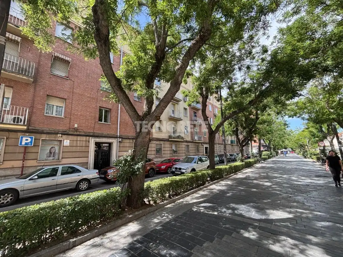 Vista exterior de Piso en venta en Guadalajara con Calefacción