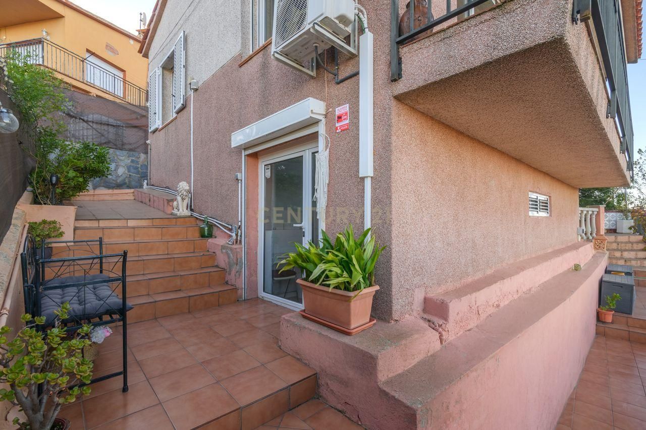 Vista exterior de Casa o xalet en venda en Torrelles de Llobregat