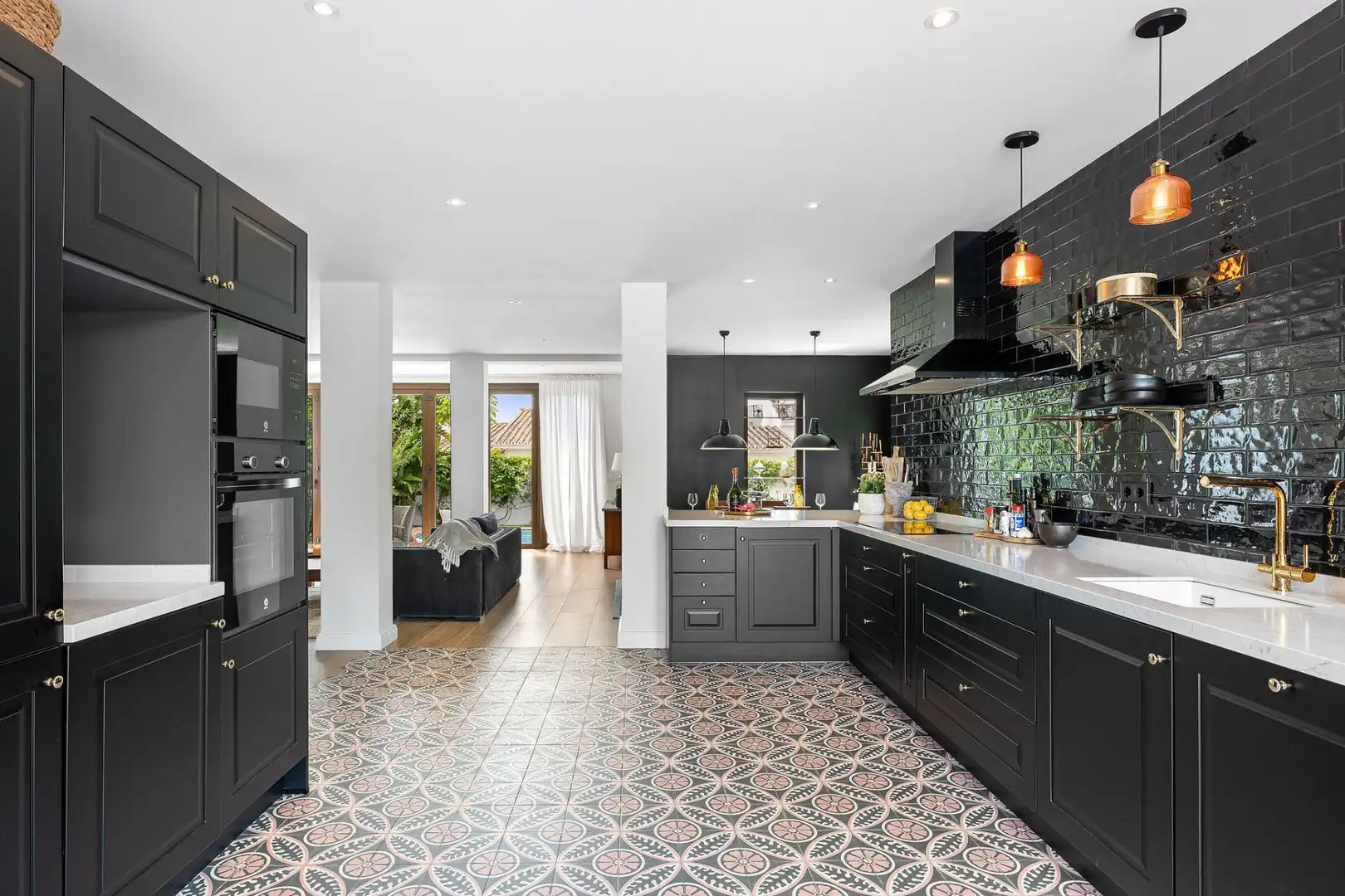 Cocina de Casa o chalet en venta en Estepona con Aire acondicionado, Jardín privado y Terraza