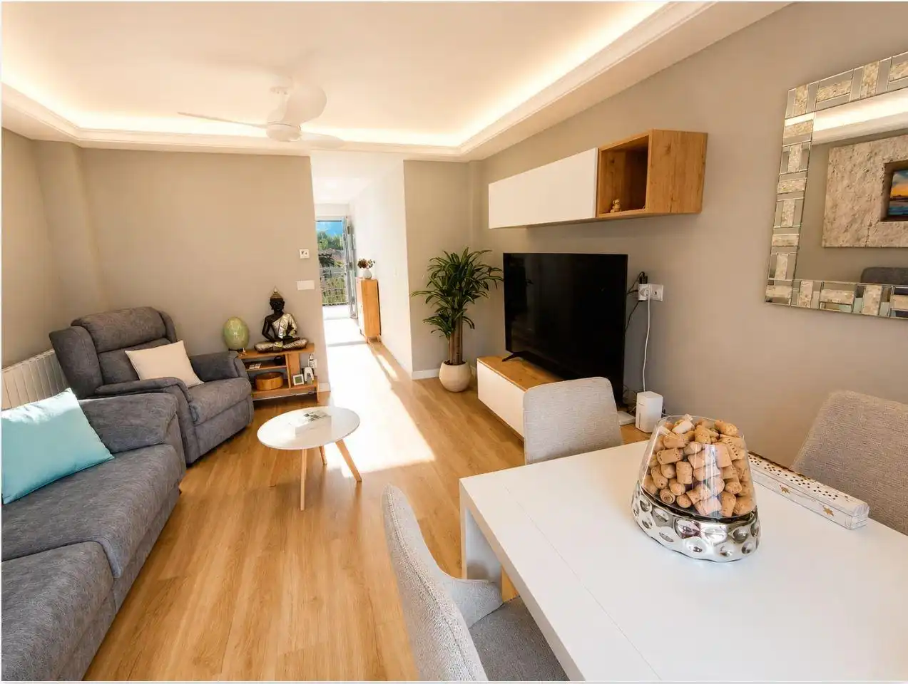 Sala d'estar de Dúplex en venda en Castañeda amb Calefacció, Terrassa i Traster