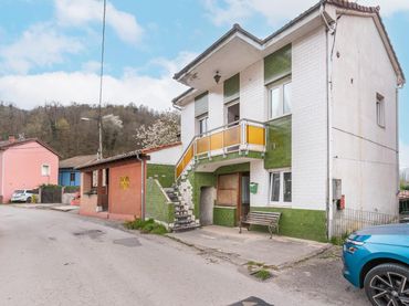 Casa amb balcó en venda a Lugar LORIO 24