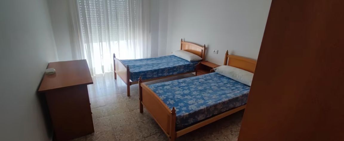 Dormitori de Pis de lloguer en Ourense Capital  amb Moblat