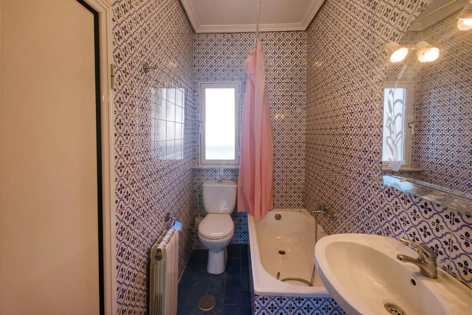 Bathroom of Flat for sale in Jaén