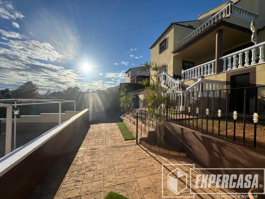 Villa con piscina in vendita a Urbanización LOS LAGOS/ALGINET 1009, imagen 24
