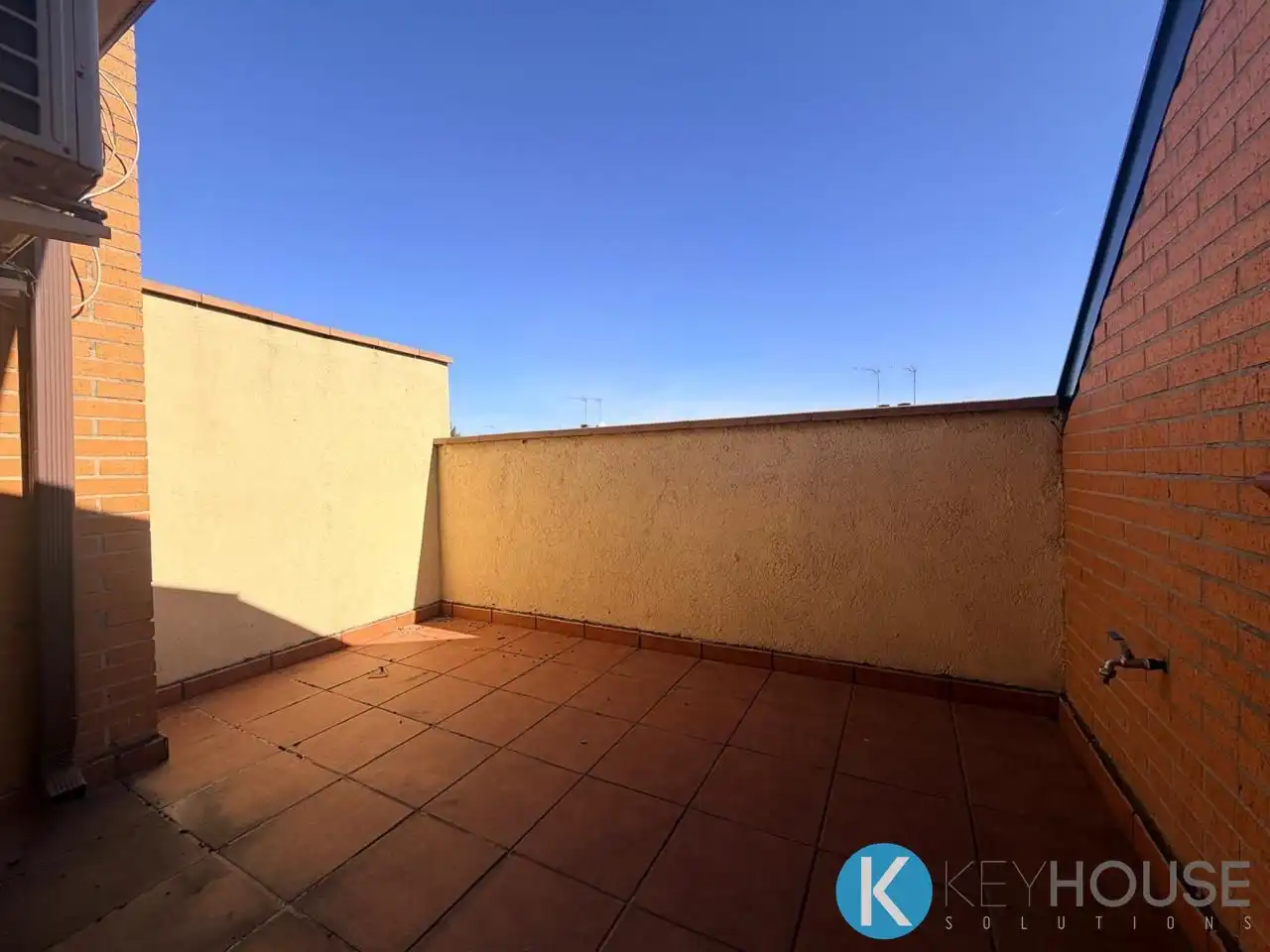 Terrassa de Casa adosada en venda en San Fernando de Henares amb Aire condicionat, Calefacció i Jardí privat