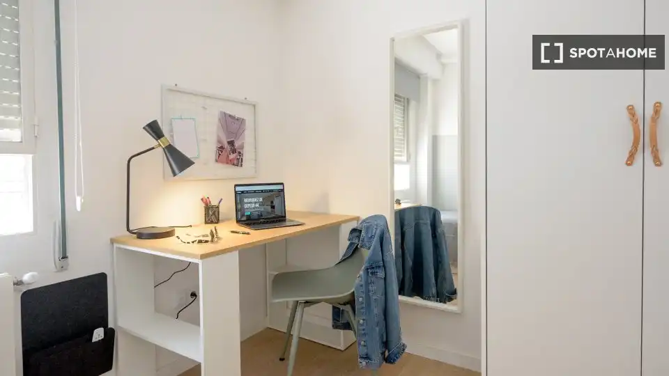 Habitación de Piso para compartir en Valencia con Aire acondicionado, Calefacción y Amueblado