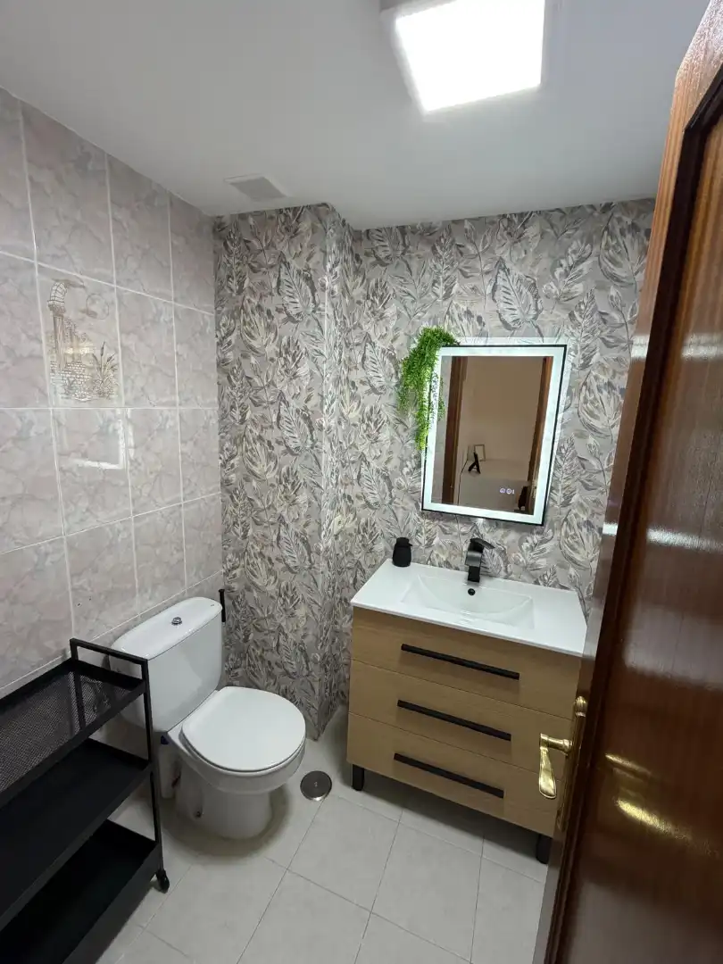 Baño de Casa o chalet en venta en Navamorcuende con Calefacción, Terraza y Amueblado