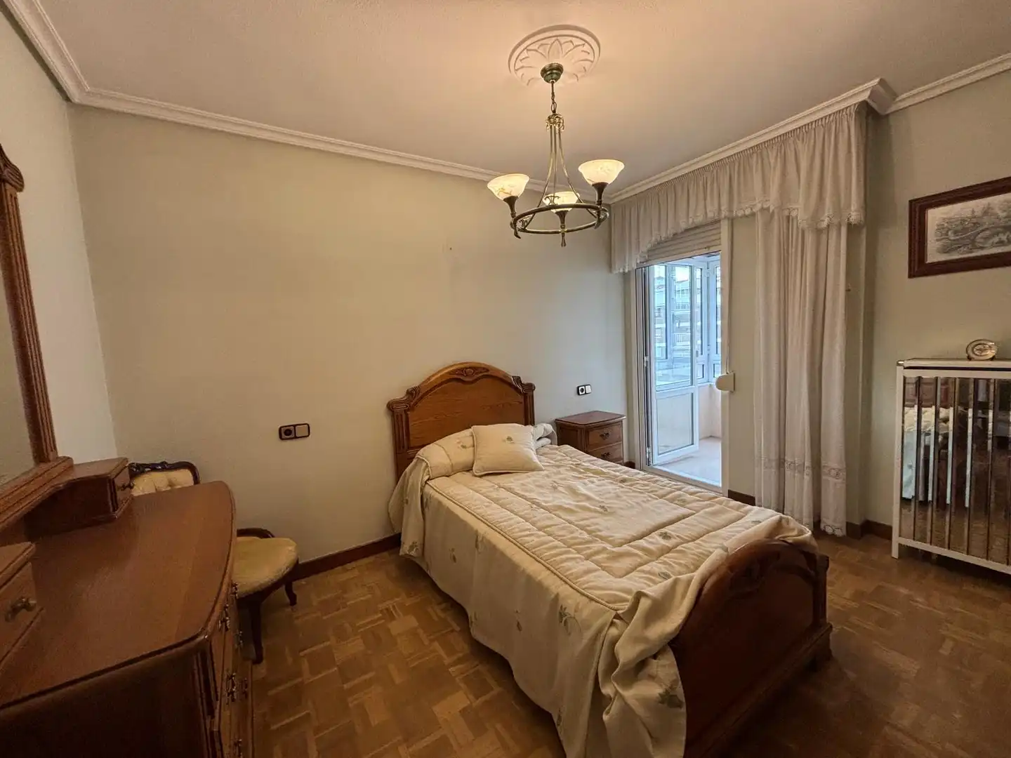 Habitación de Piso de alquiler en  Pamplona / Iruña con Calefacción, Parquet y Amueblado