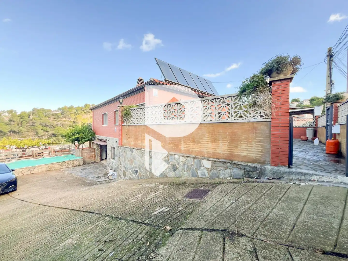 Vista exterior de Casa o xalet en venda en Vallirana amb Aire condicionat, Calefacció i Jardí privat