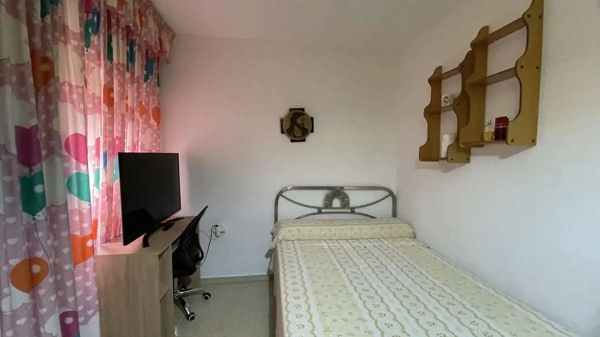 Bedroom of Flat for rent in Granada  with Air Conditioner and Heating