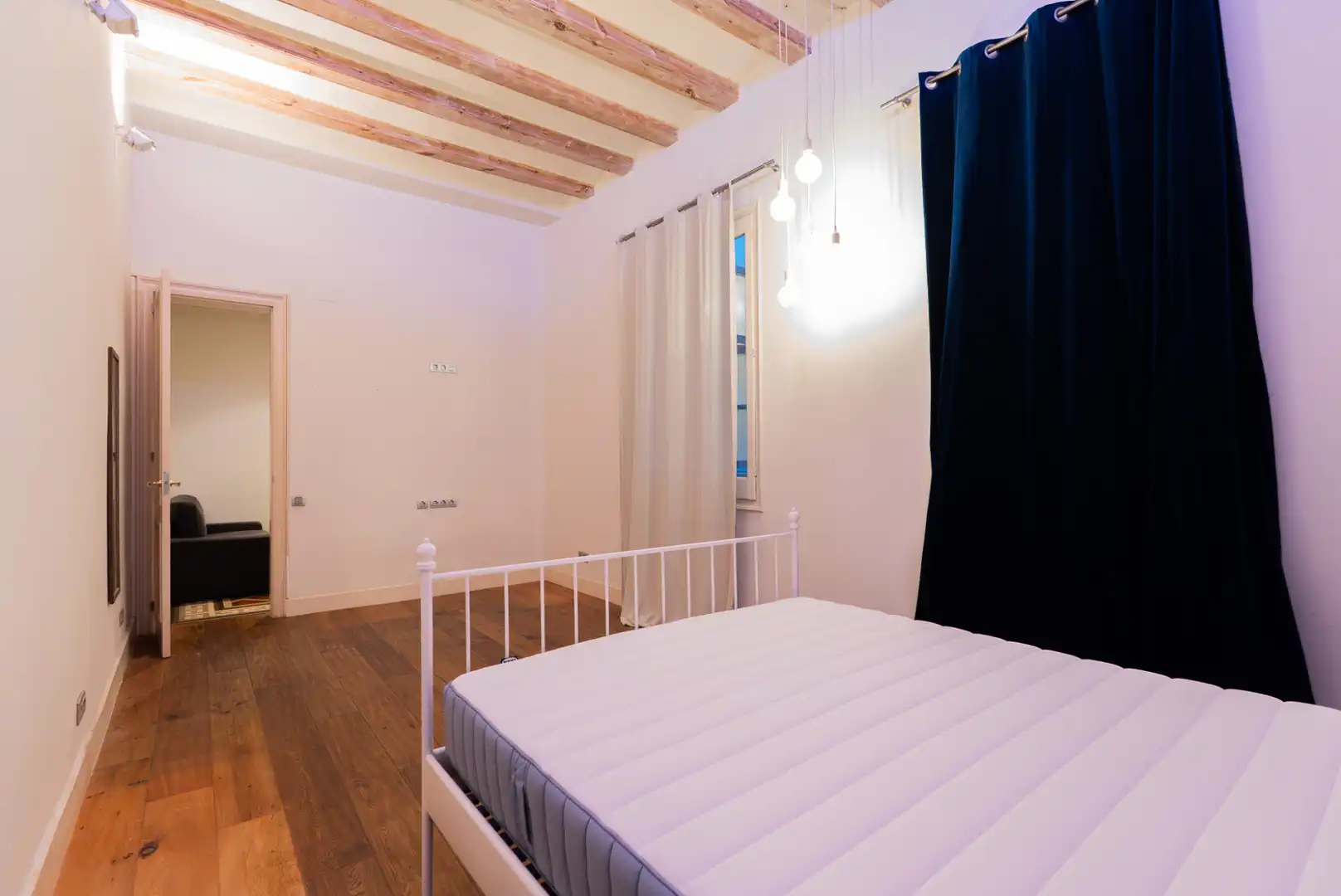 Bedroom of Flat for sale in Barcelona  with Air Conditioner, Heating and Parquet flooring