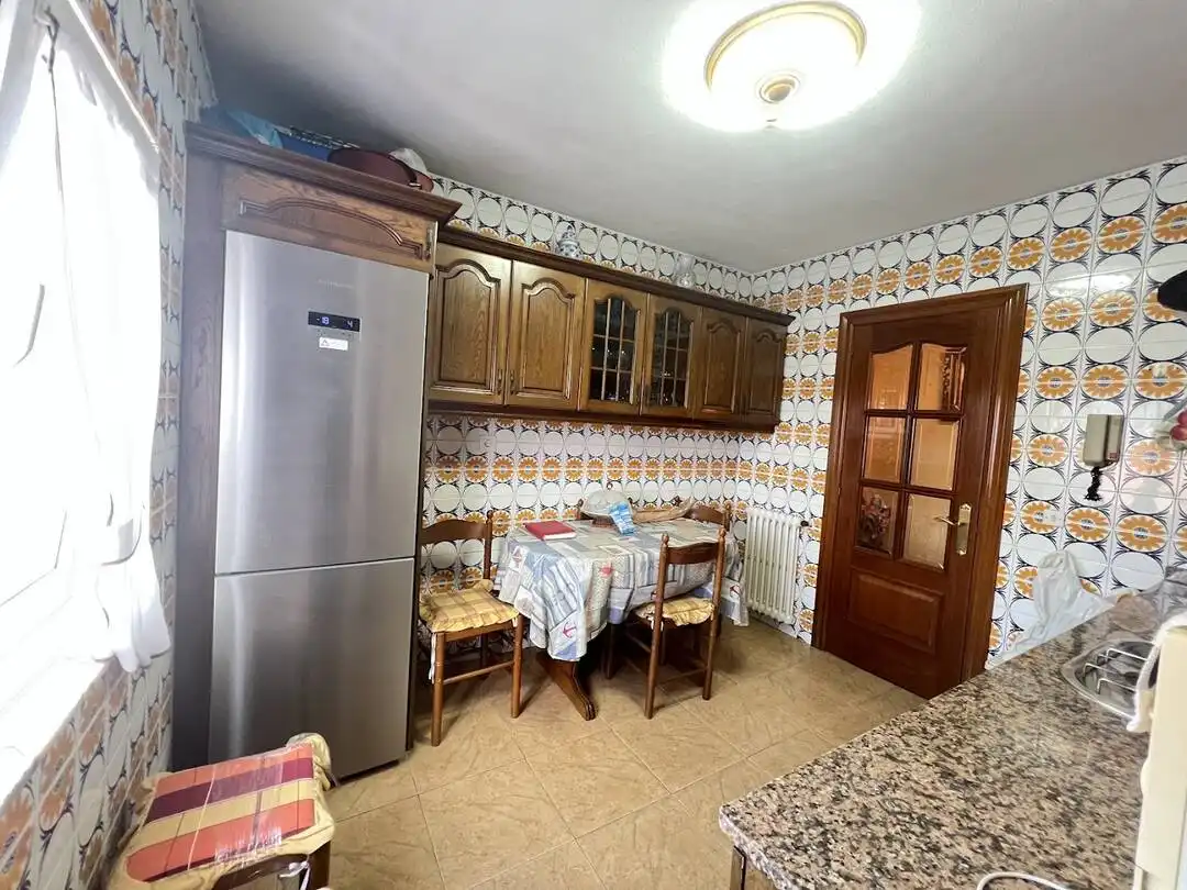 Cuina de Pis en venda en Siero amb Calefacció, Terrassa i Moblat