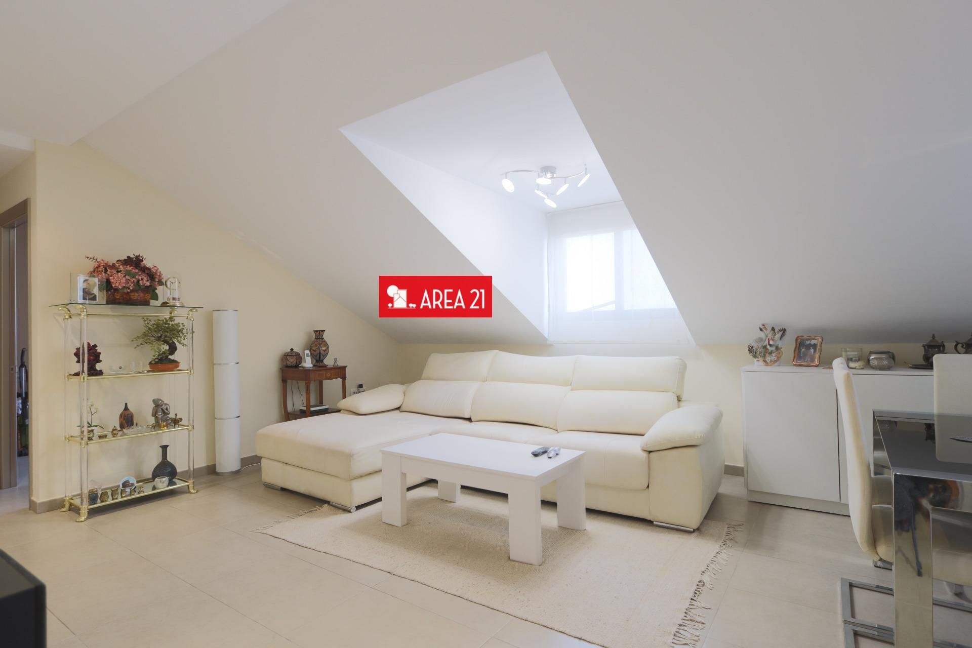 Sala d'estar de Àtic en venda en L'Eliana amb Calefacció i Balcó