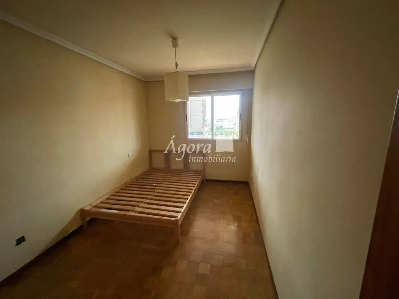 Habitación de Dúplex en venta en Valladolid con Calefacción, Parquet y Terraza
