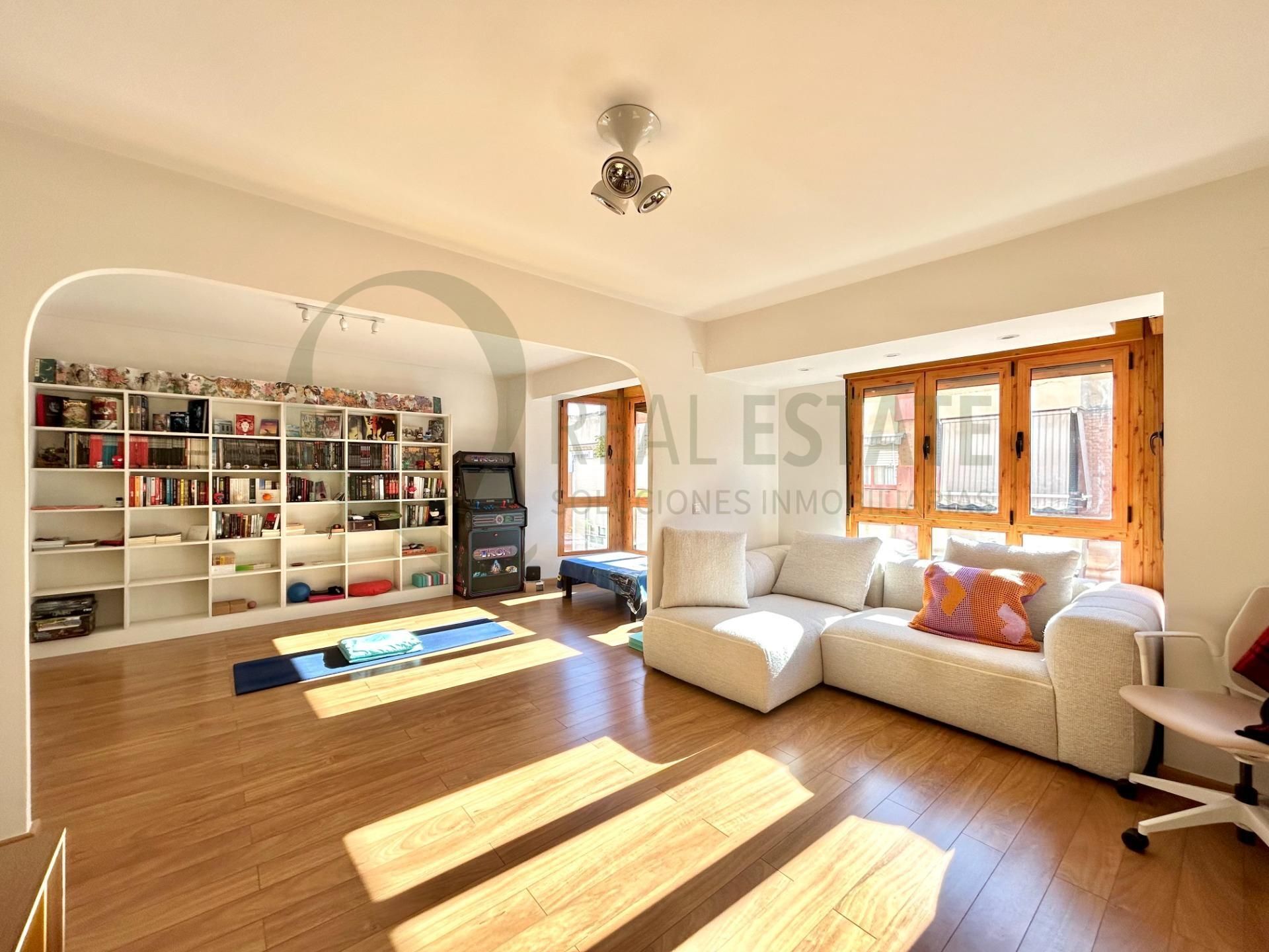 Flat for sale in Calle MARQUES DE MOLINS, Mercado, Centro