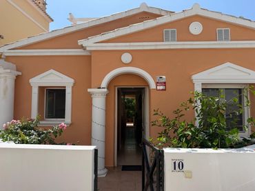 Casa amb balcó en venda a Urbanizacion Cometa III