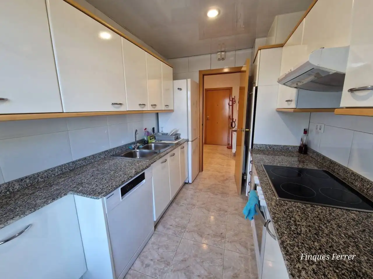 Cocina de Piso de alquiler en Cubelles con Aire acondicionado, Calefacción y Jardín privado