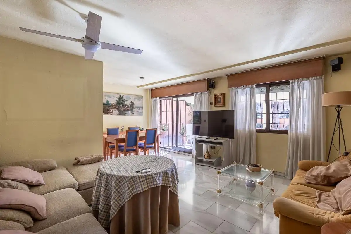 Living room of Flat for sale in Granada  with Private garden, Storage room and Community pool